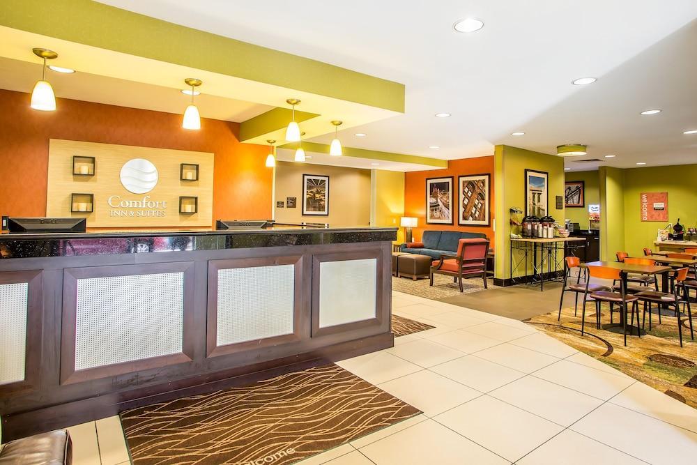 Comfort Inn & Suites Kansas City - Northeast Exterior photo