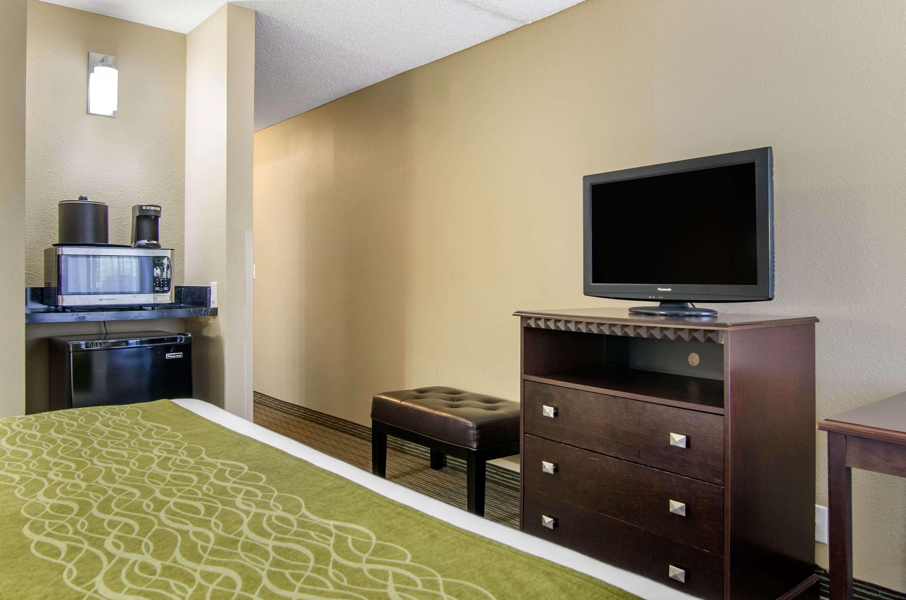 Comfort Inn & Suites Kansas City - Northeast Exterior photo