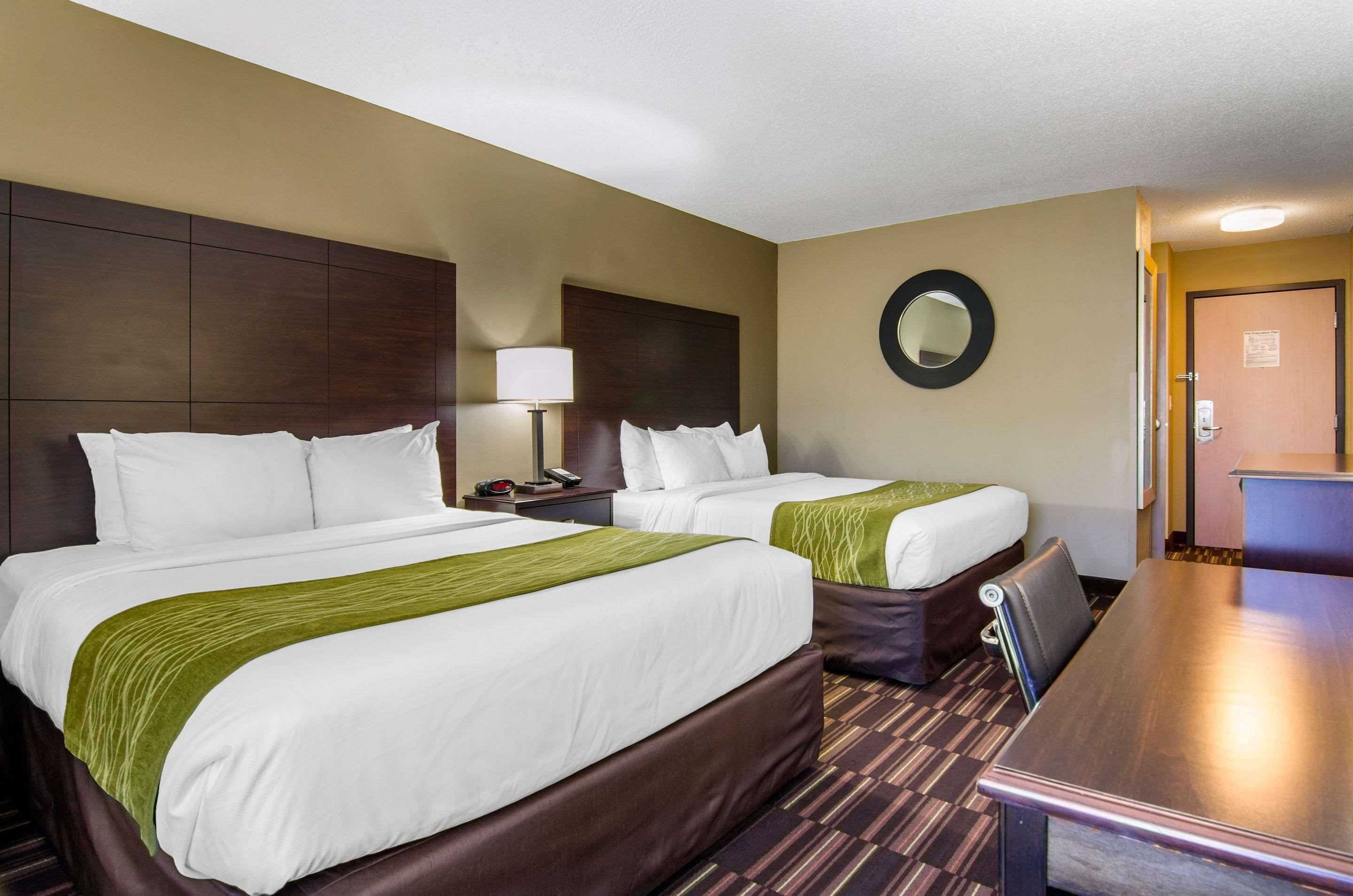Comfort Inn & Suites Kansas City - Northeast Exterior photo