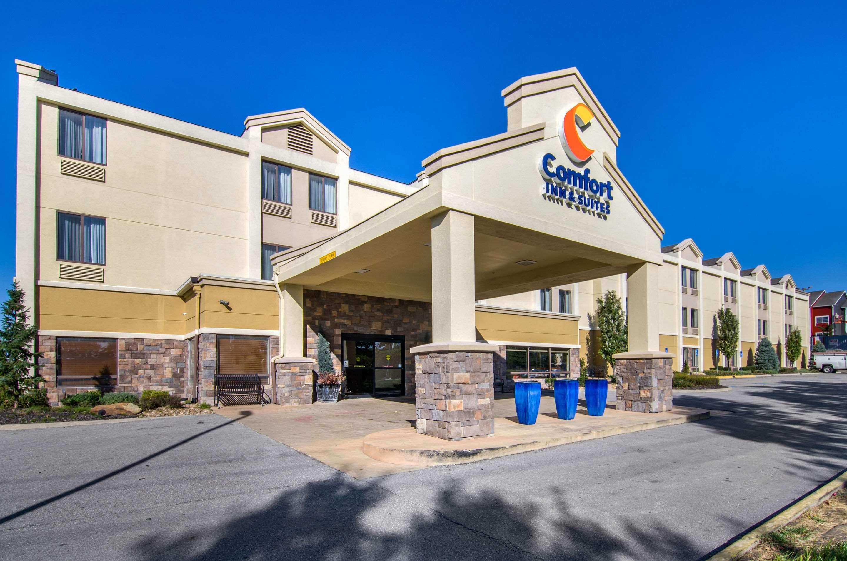 Comfort Inn & Suites Kansas City - Northeast Exterior photo