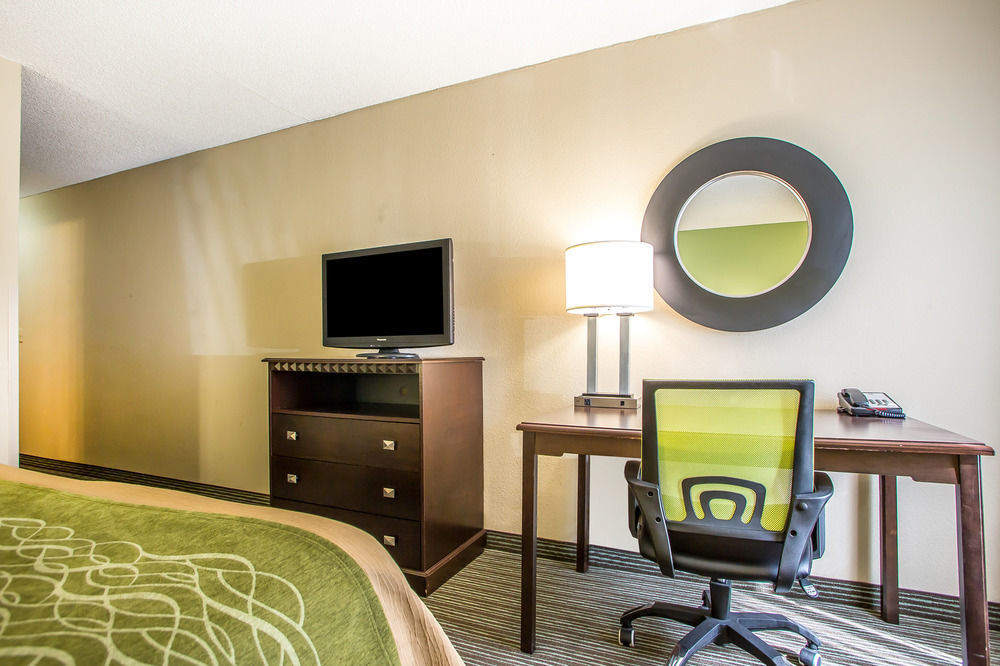 Comfort Inn & Suites Kansas City - Northeast Exterior photo