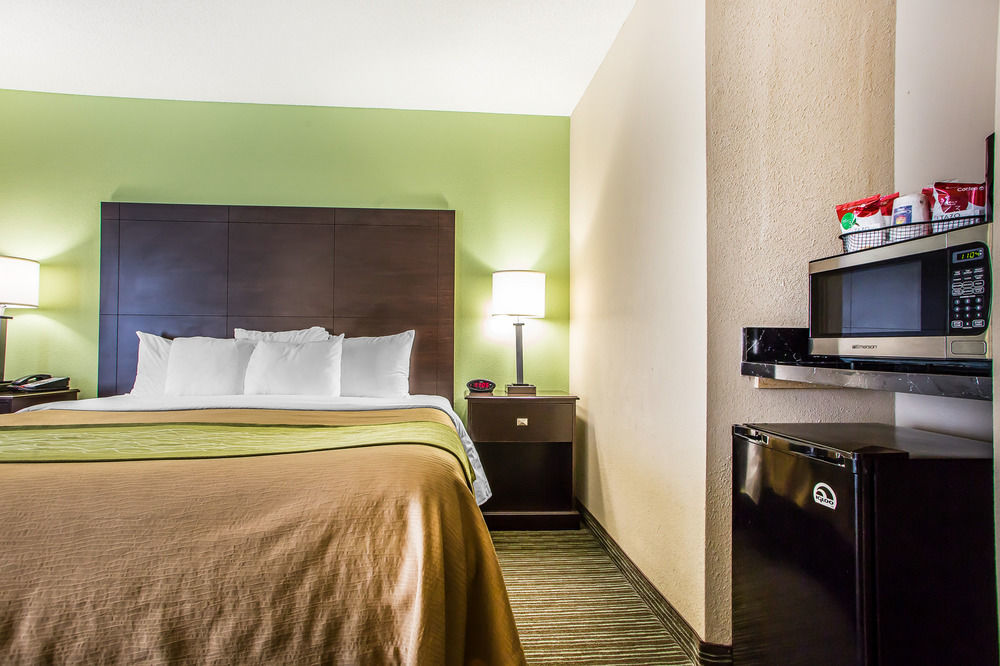 Comfort Inn & Suites Kansas City - Northeast Exterior photo